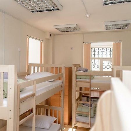 Globus Lipki Hostel Kiev Dış mekan fotoğraf