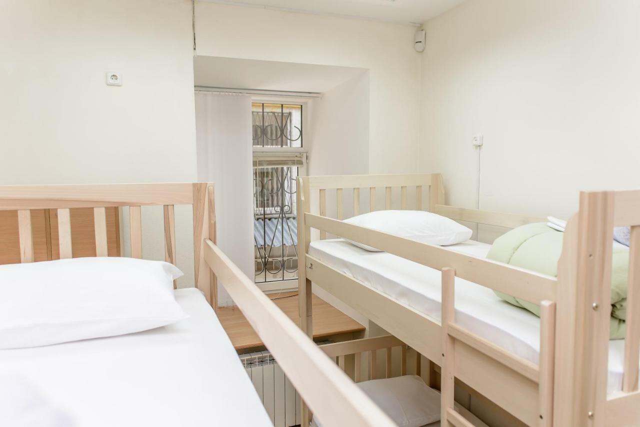 Globus Lipki Hostel Kiev Dış mekan fotoğraf