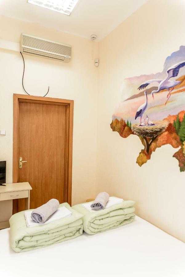 Globus Lipki Hostel Kiev Dış mekan fotoğraf