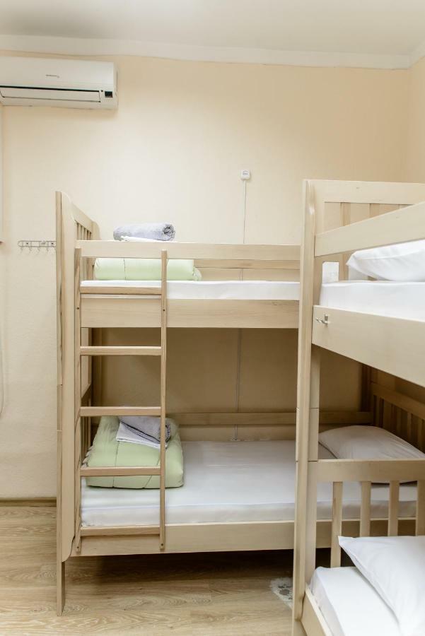 Globus Lipki Hostel Kiev Dış mekan fotoğraf